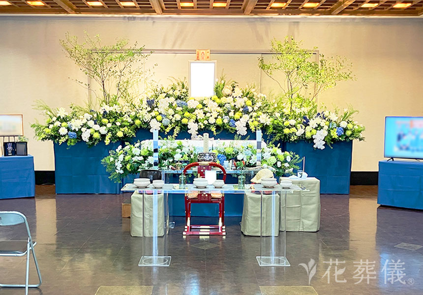 花祭壇ギャラリー　マム，クルクマ，デンファレ，カーネーションなどのお花を使った祭壇