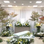 花祭壇の既製品とオーダーメイドの違いとは？特徴・メリット・デメリット・選び方を解説