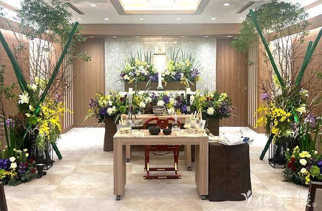 思い出深い竹を使った花祭壇