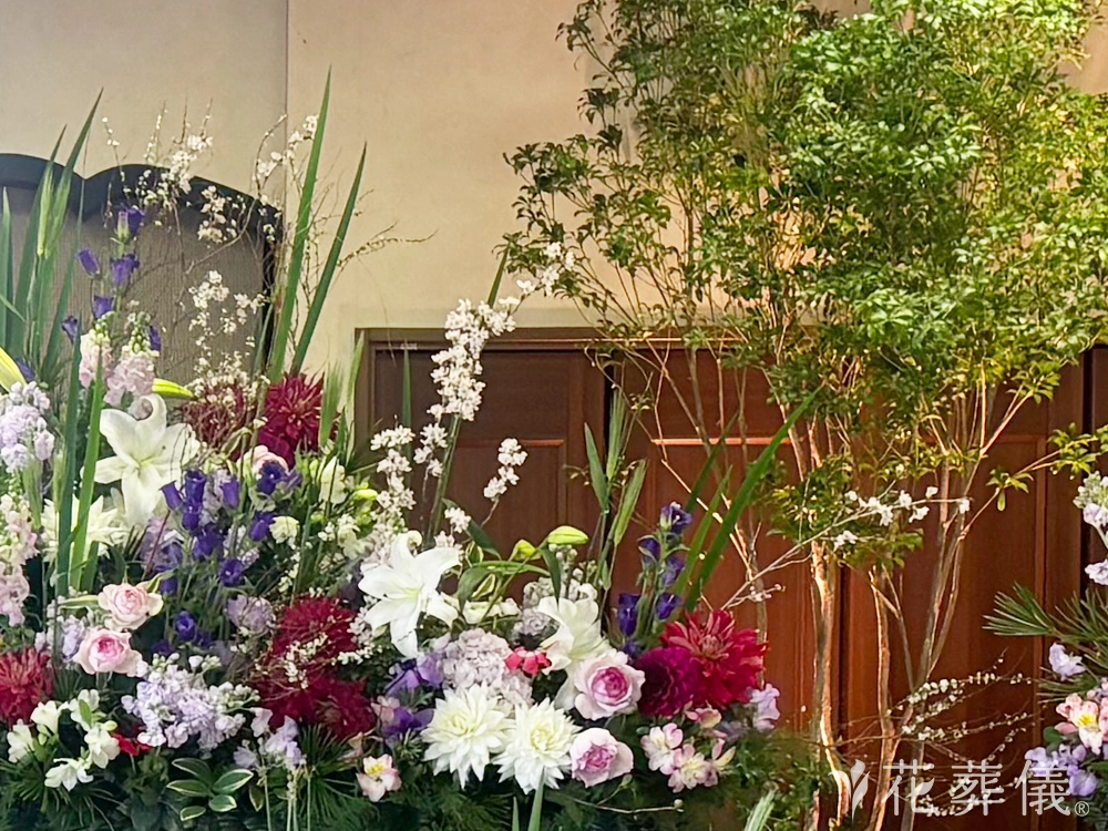 蓮光寺で葬儀を行ったお客様の祭壇写真03