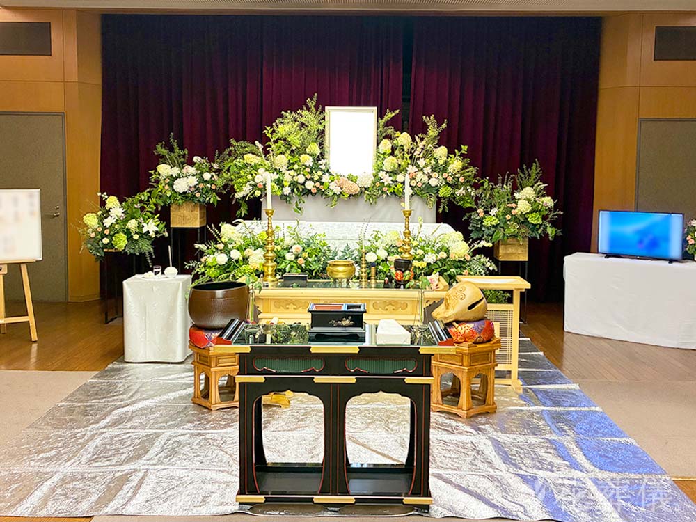 府中の森市民聖苑で葬儀を行ったお客様の祭壇写真02