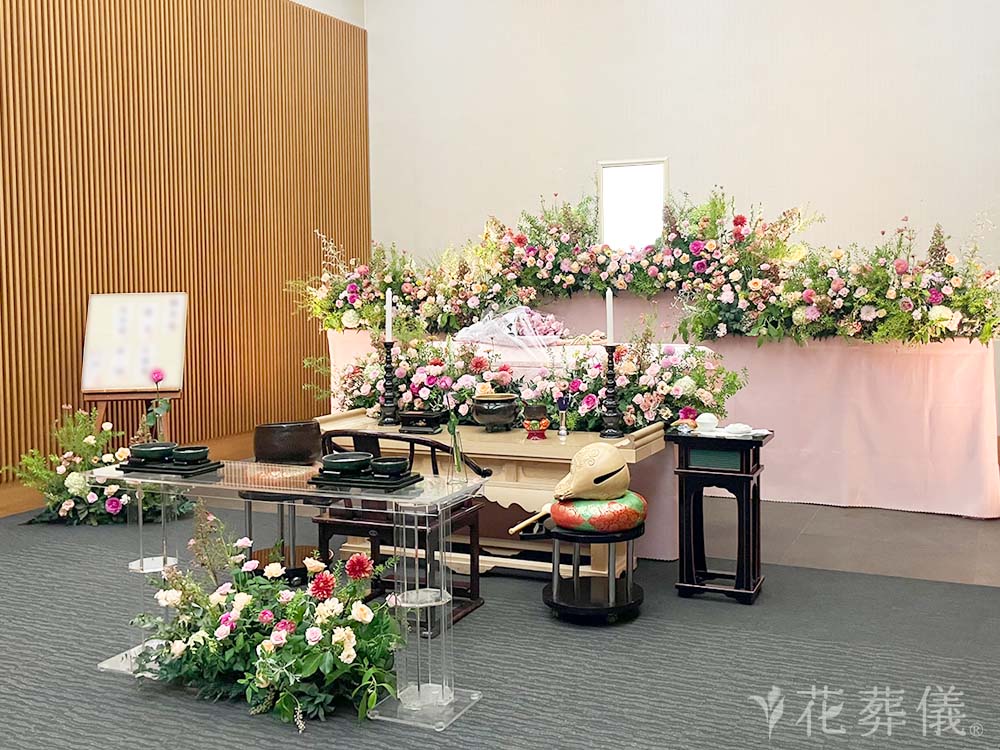 越谷市斎場で葬儀を行ったお客様の祭壇写真02
