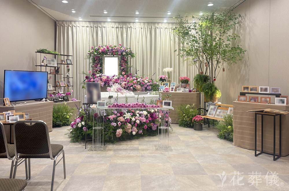 メモリアルツリーの花祭壇