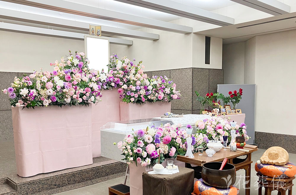 簀の子の下の舞の花祭壇