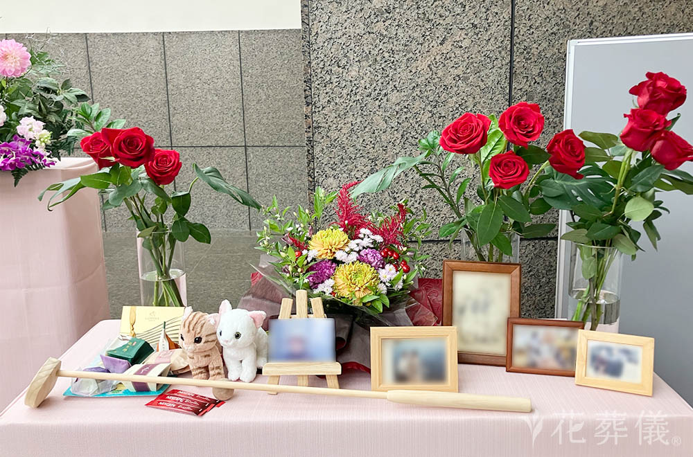 簀の子の下の舞の花祭壇
