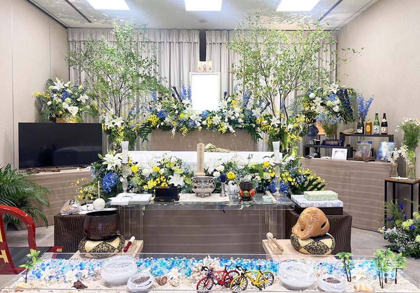 花祭壇ギャラリー　思い出が沢山詰まった思い出の地ハワイと穏やかなご性格と海をイメージした祭壇