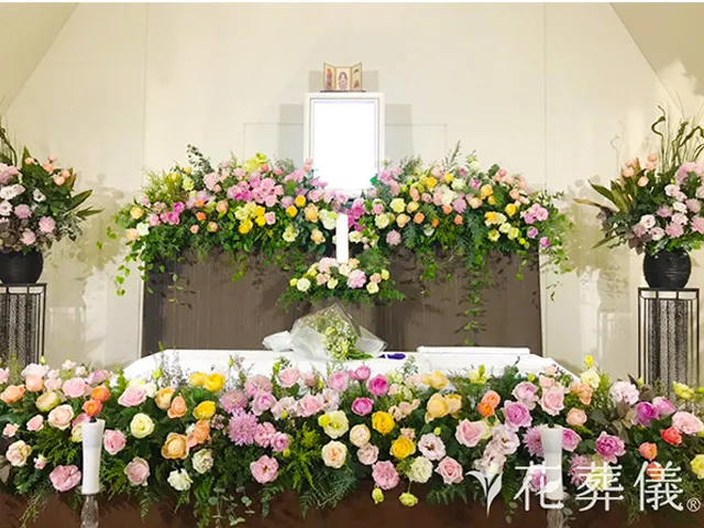 祭壇名：色とりどりのバラ