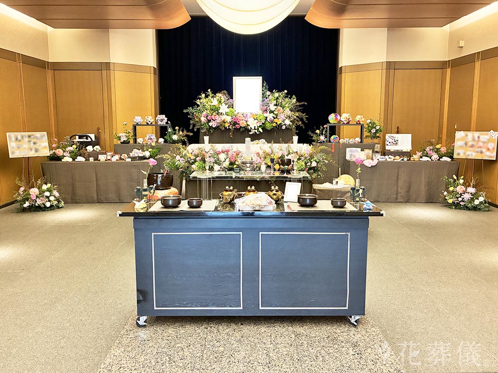 千葉市斎場で葬儀を行ったお客様の祭壇写真01