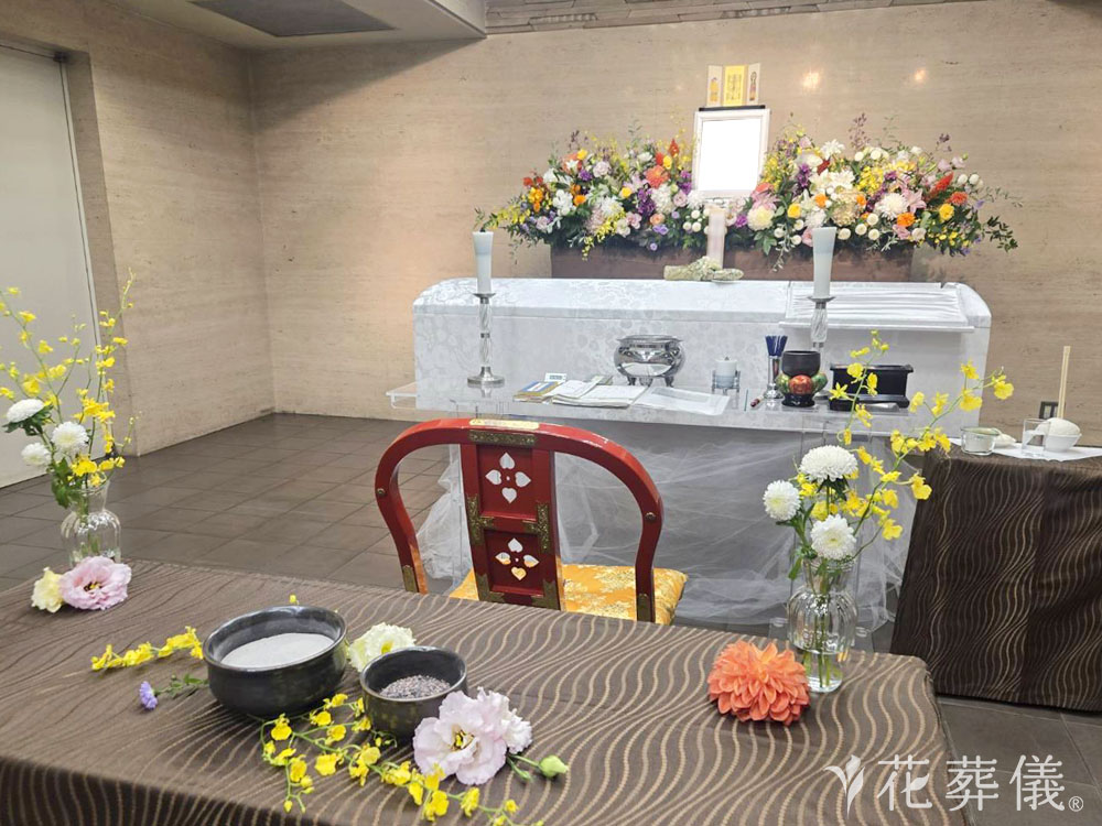 区民斎場みどり会館で葬儀を行ったお客様の祭壇写真01