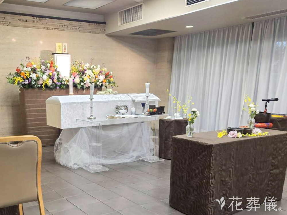 区民斎場みどり会館で葬儀を行ったお客様の祭壇写真02