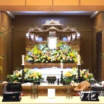白木祭壇と花で故人様らしさを表現～伝統と想いを調和させた祭壇づくり～