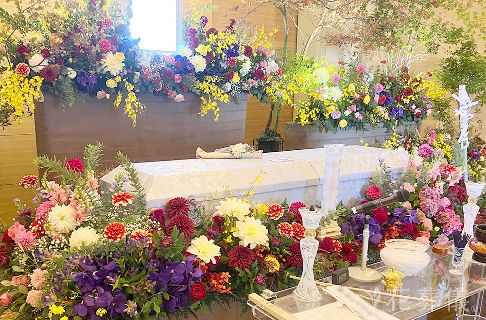 秋の自然の中で…の花祭壇