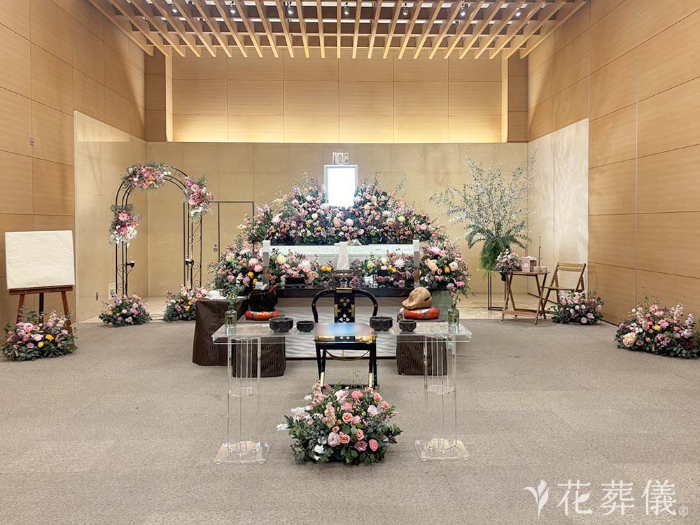 かわさき南部斎苑で葬儀を行ったお客様の祭壇写真01