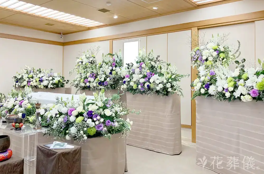 おごそかにの花祭壇