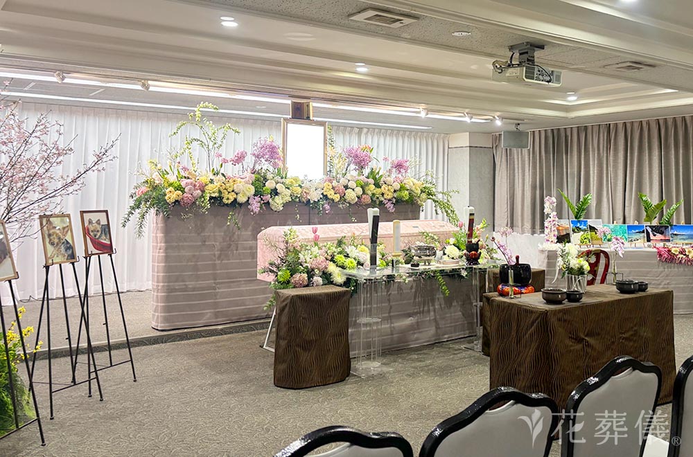 春～夏を感じての花祭壇