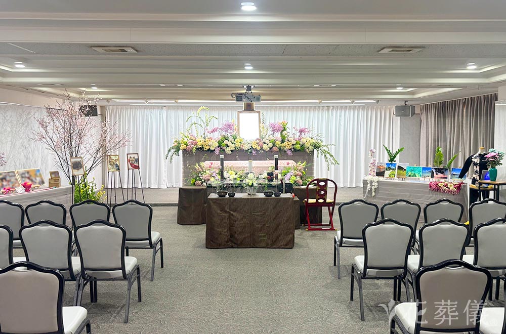 春～夏を感じての花祭壇