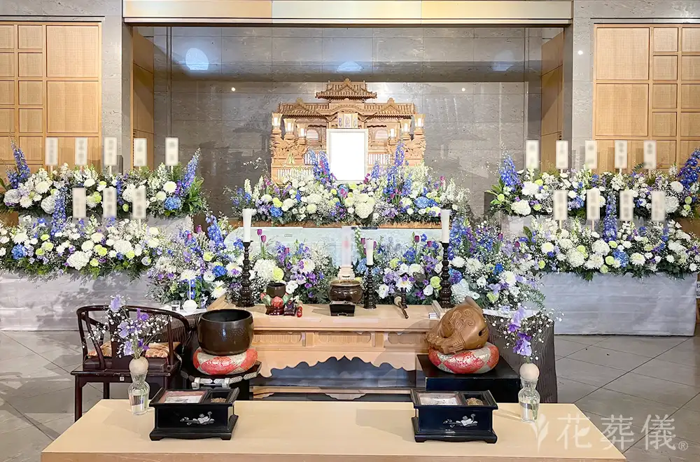 家族みんなで見送りをの花祭壇
