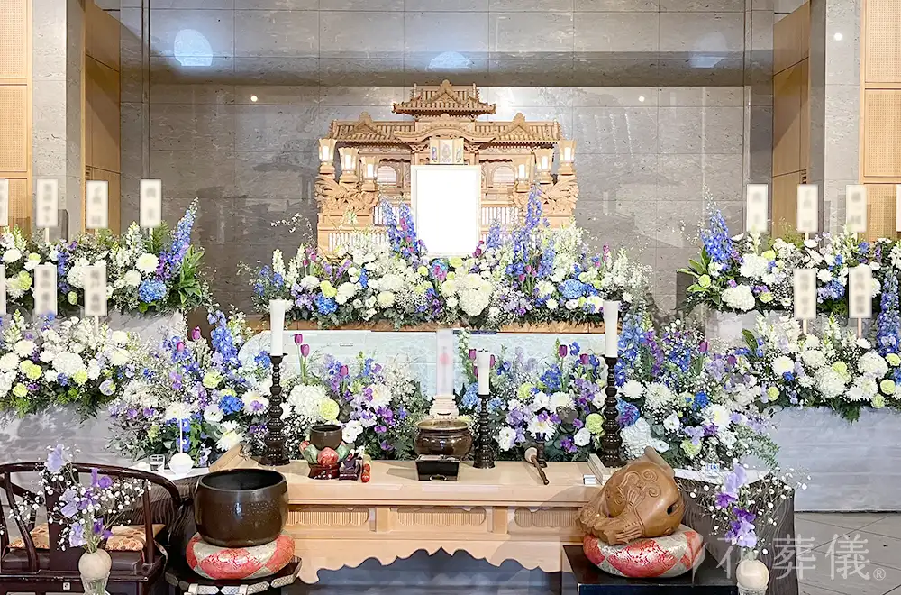 家族みんなで見送りをの花祭壇