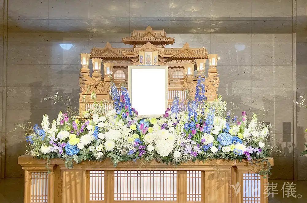 家族みんなで見送りをの花祭壇