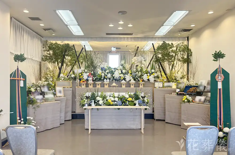 森に響く 優しい音の花祭壇