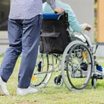 車いすでの葬儀参列が不安な方へ｜葬儀社が教える事前チェックと安心できる斎場選び