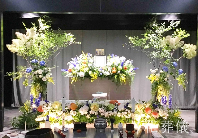最期まで母らしく｜上品で華やかな花祭壇02