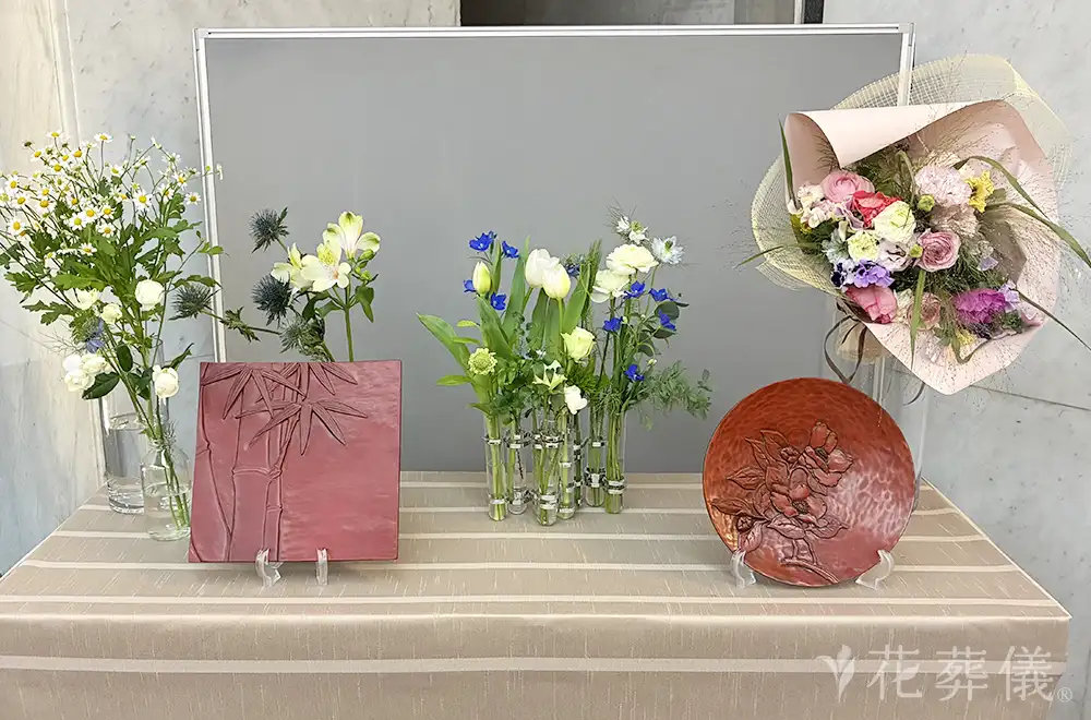 皆元気で仲良くいるよの花祭壇