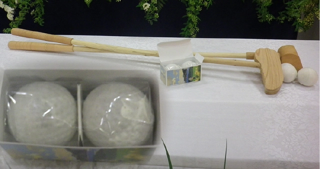 【趣味の品】生花やお菓子で再現し、代わりに棺へ納める
