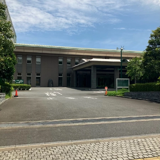 【臨海斎場駐車場入り口】