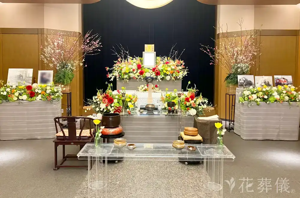 流れゆく季節を車窓からの花祭壇