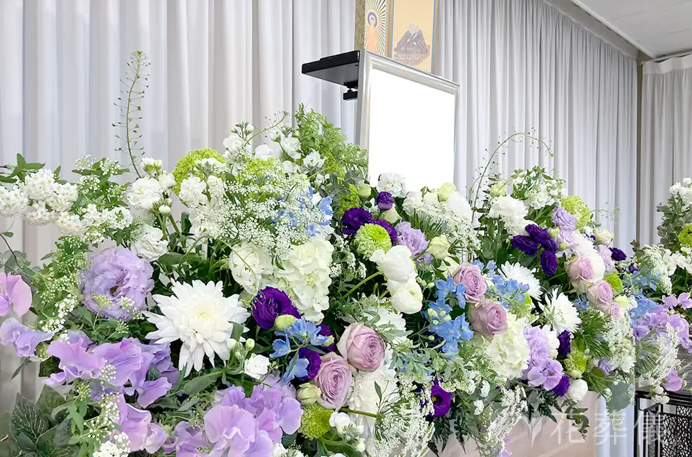 清らかな光と、永遠の感謝　の花祭壇