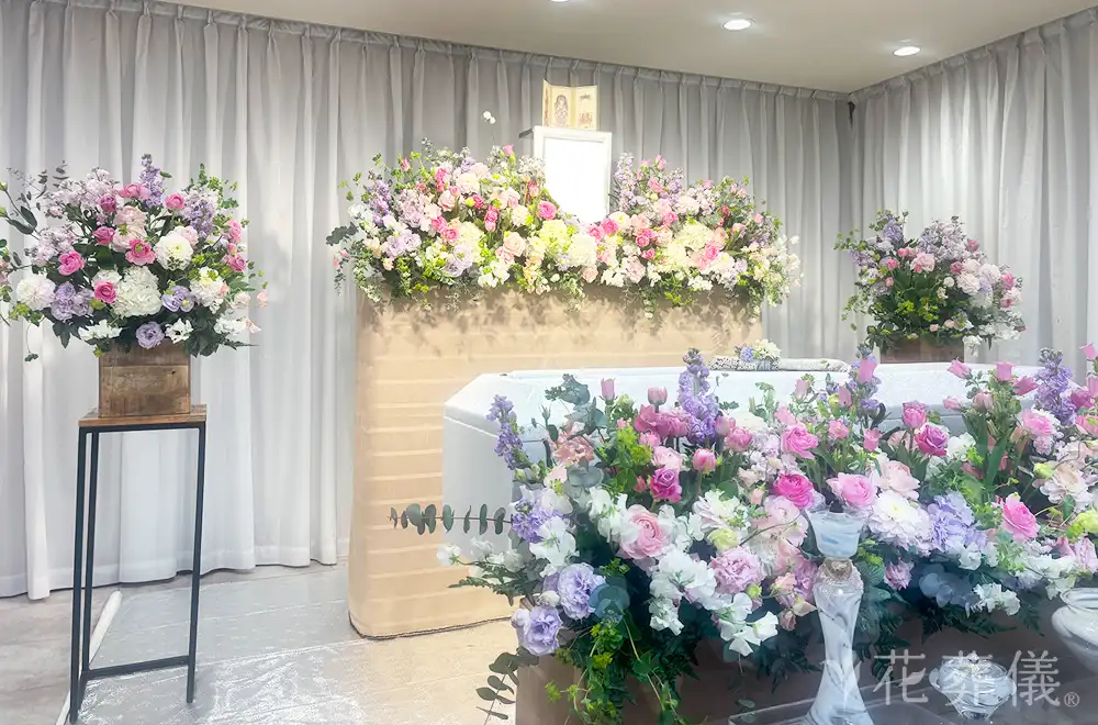 優しい空間での花祭壇