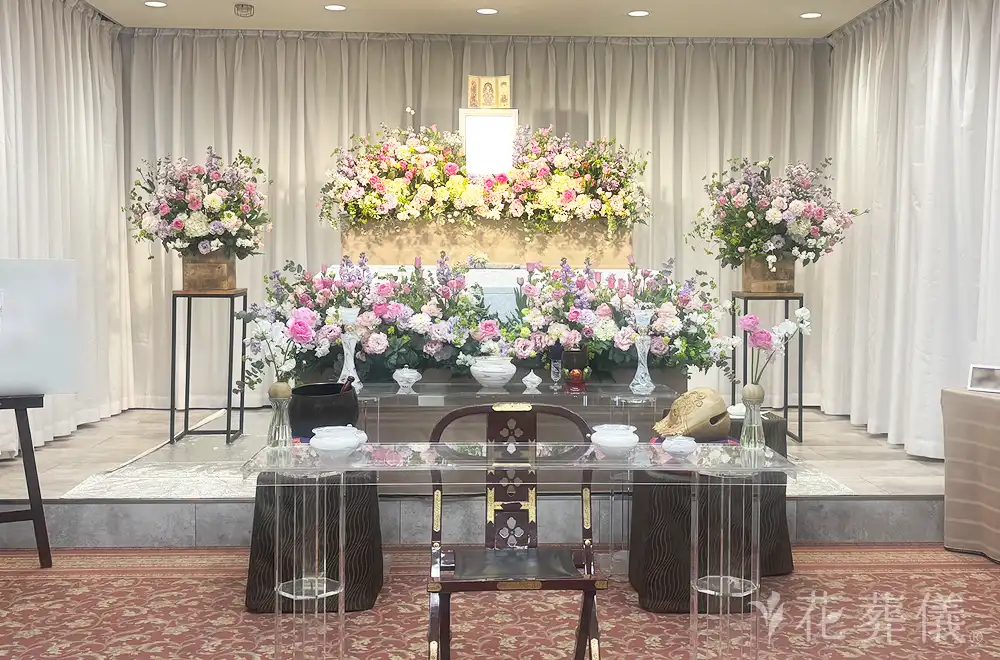 優しい空間での花祭壇