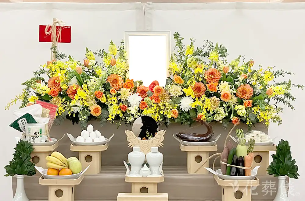 そのお人柄のように明るく温かな空間にの花祭壇