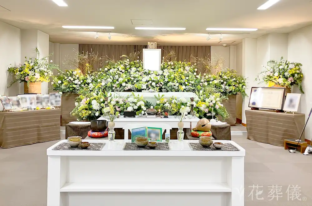 グリーンと感謝のお花と共に。の花祭壇