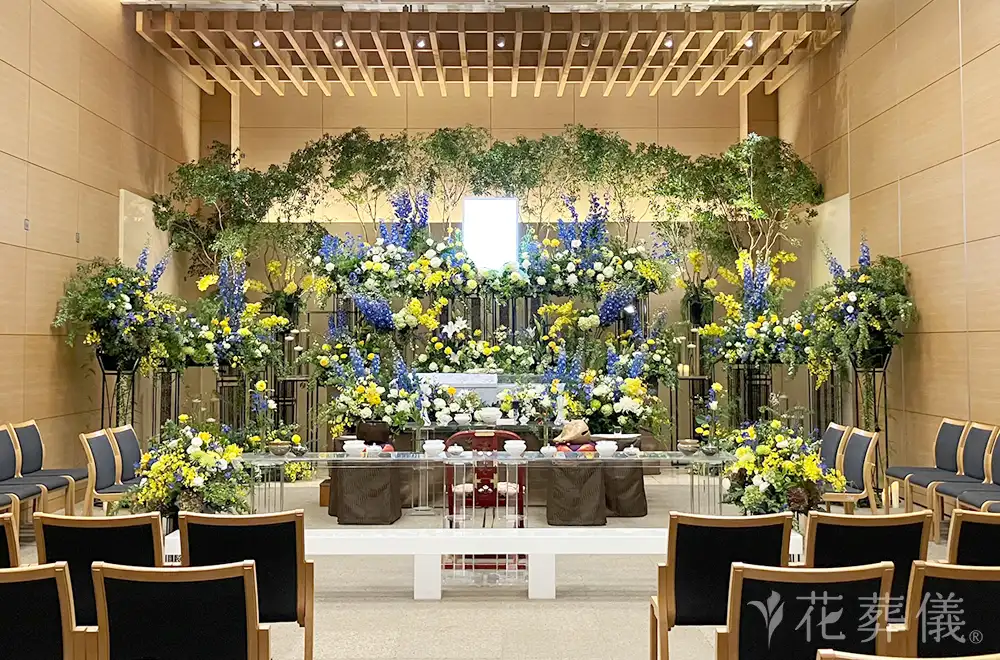 夏の森の花祭壇