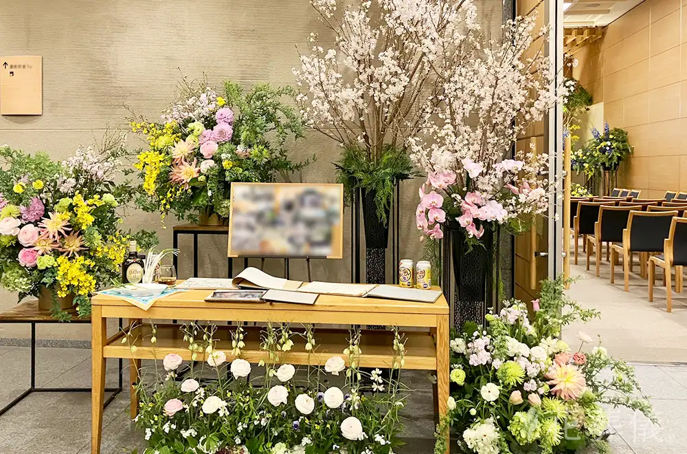 夏の森の花祭壇