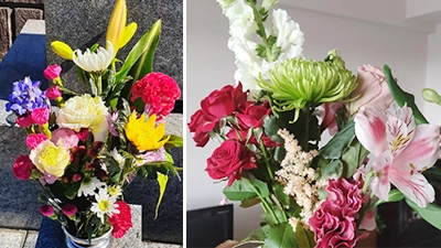 お父様がお好きだった真っ赤なバラとお墓に供えた赤い花