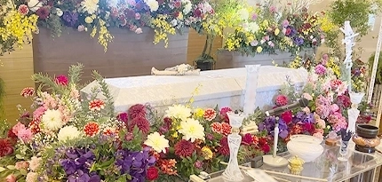 カリスマ的な存在だった偉大な父に敬愛を込めた祭壇