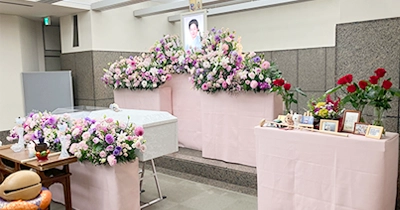 小さいけれど誰もが大満足の花いっぱいのお見送り