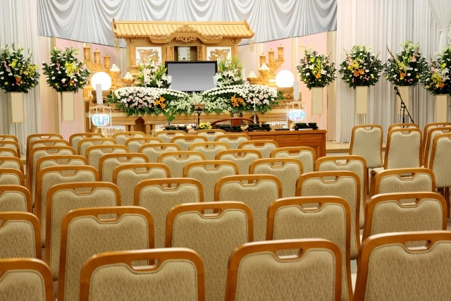 赤色を使った花祭壇の魅力とは？