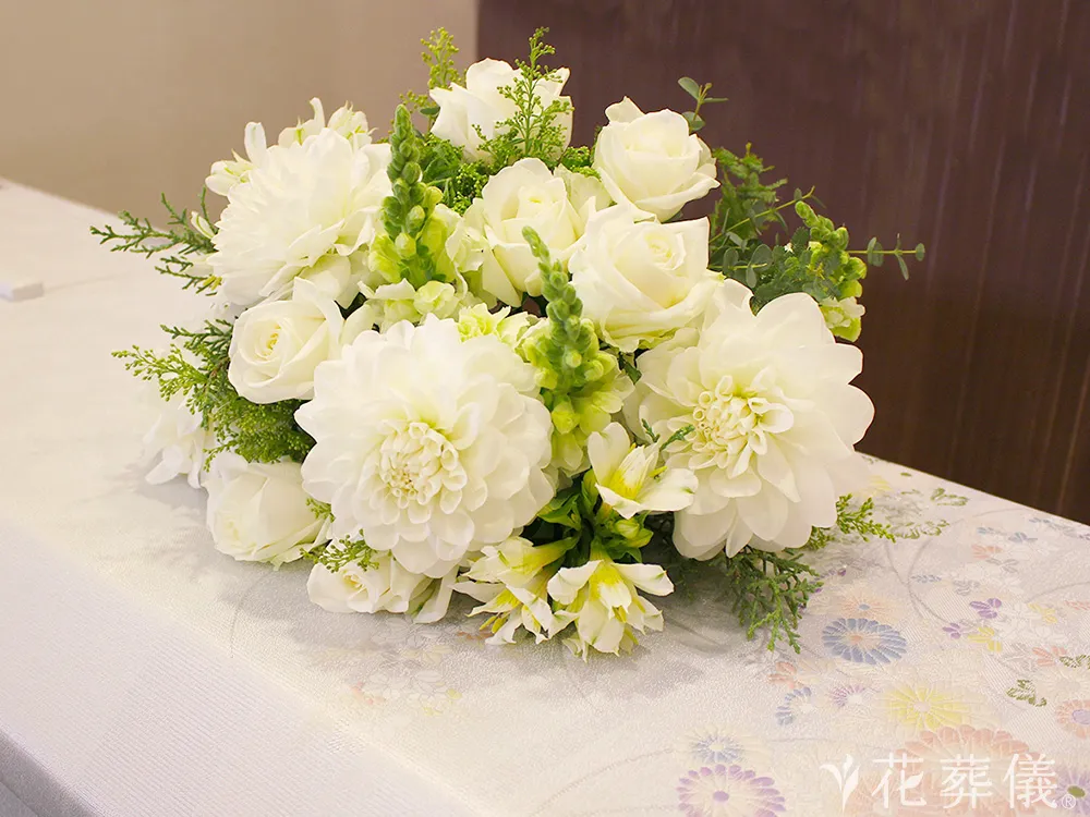 かわさき南部斎苑で葬儀を行ったお客様の祭壇写真01