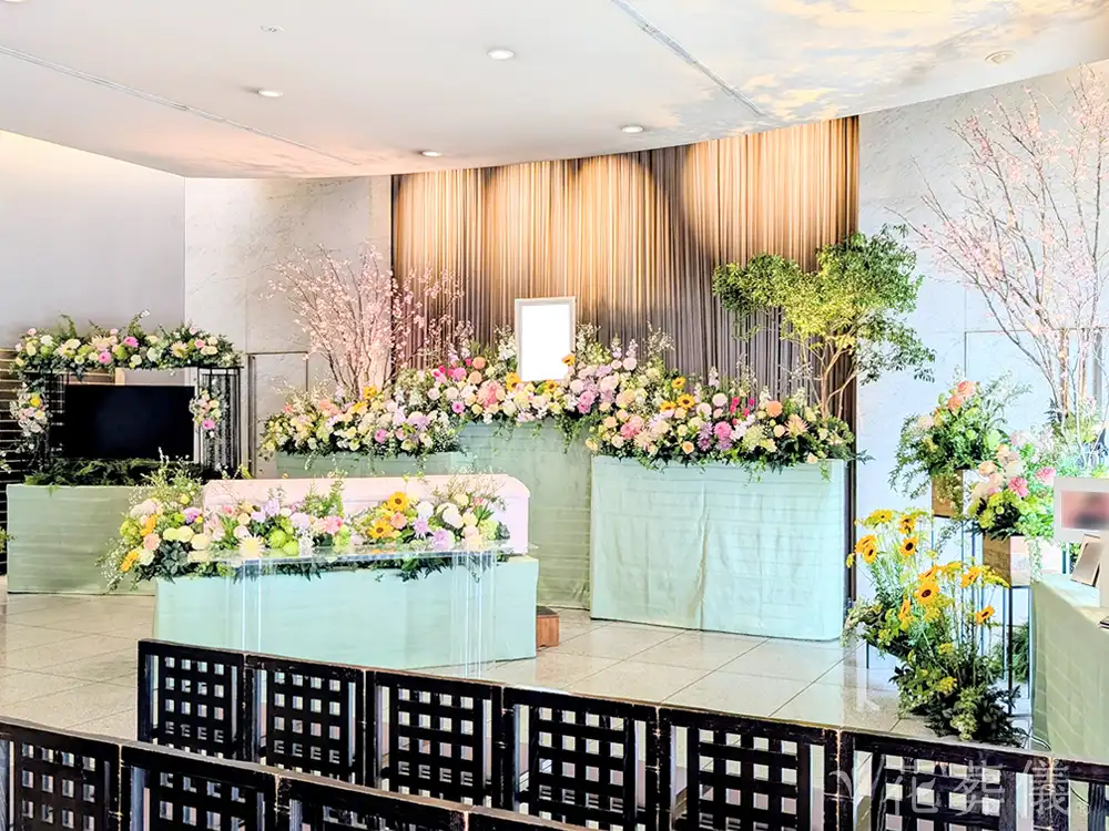 県央みずほ斎場で葬儀を行ったお客様の祭壇写真02