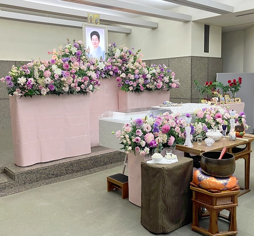 小さいけれど誰もが大満足の花いっぱいのお見送り