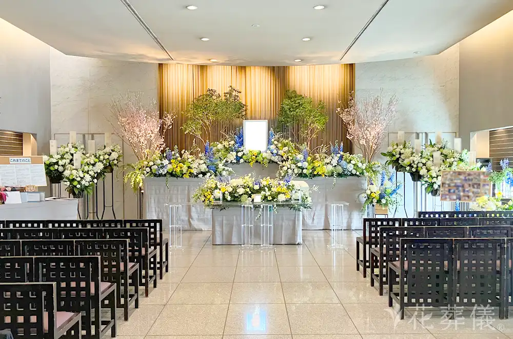 私たちの輪の中にはあなたがの花祭壇