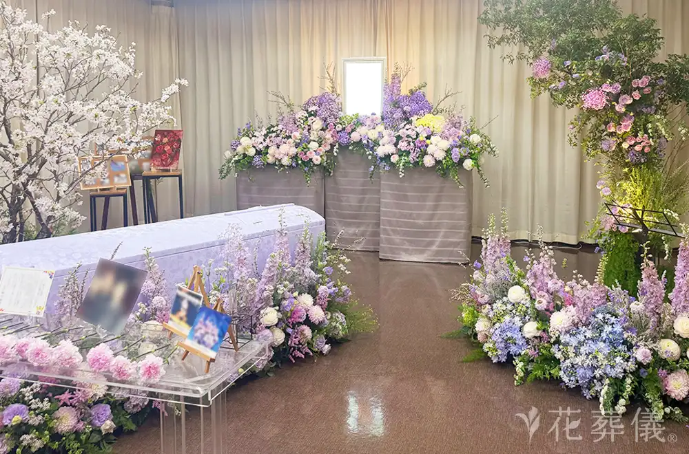桜と自然のなかでの音楽葬の花祭壇