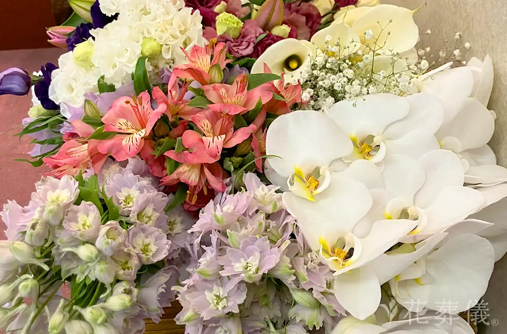 気品あふれる情熱の花祭壇