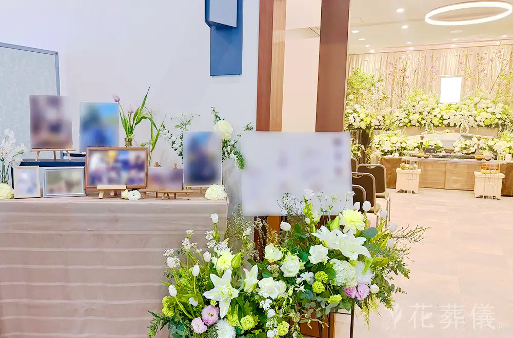 穏やかな旅立ちの花祭壇
