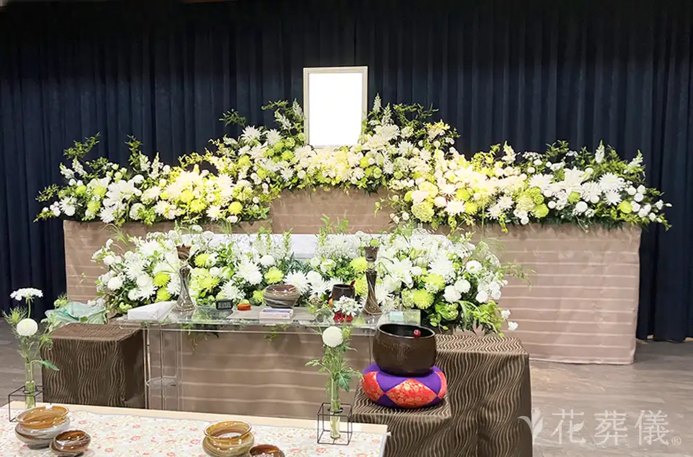 新緑の風そよぐ　　　の花祭壇