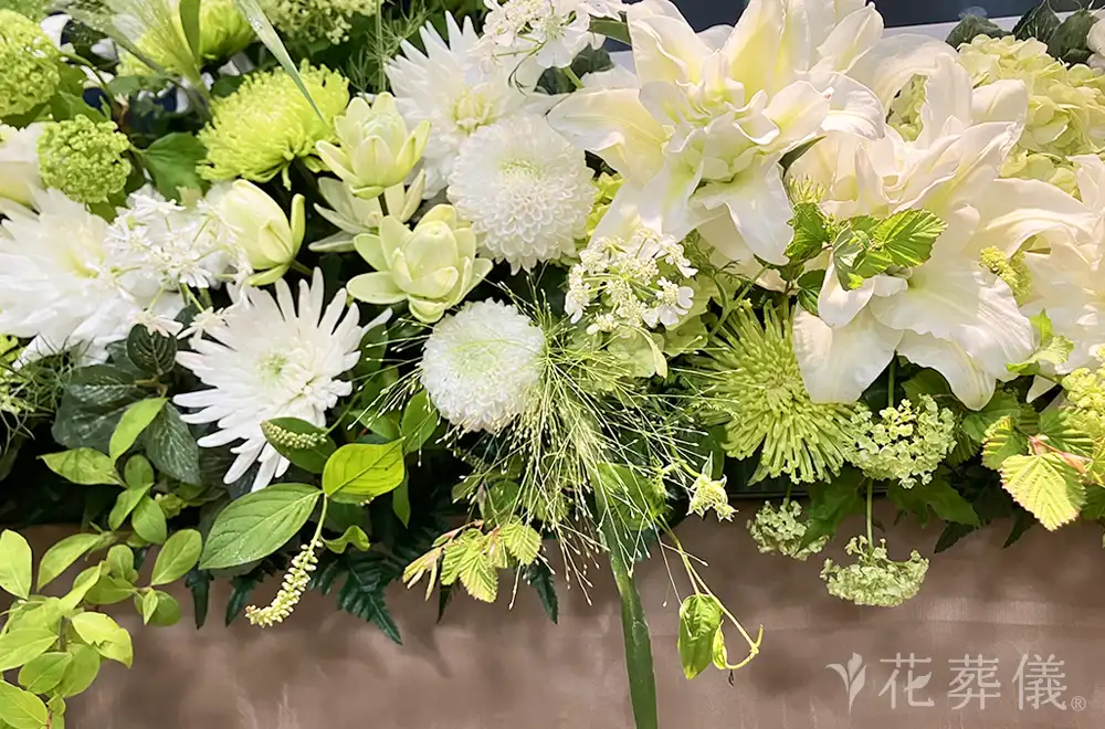 新緑の風そよぐ　　　の花祭壇